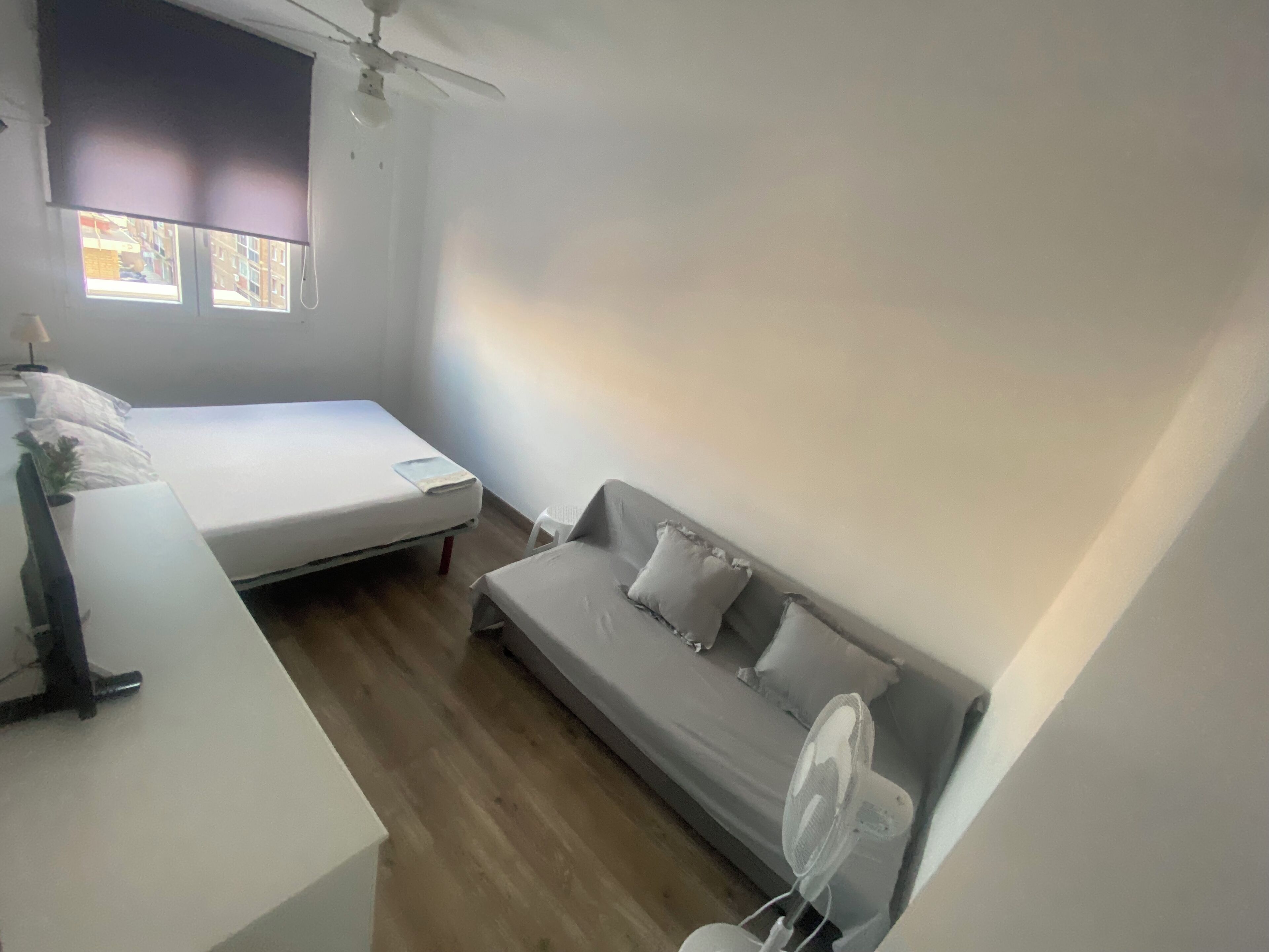 3 slaapkamers, een strijkplank/strijkijzer, gratis wifi, beddengoed