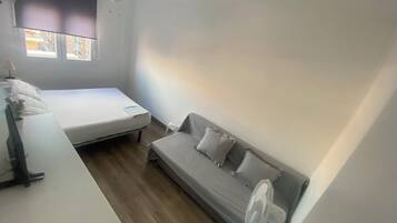 3 slaapkamers, een strijkplank/strijkijzer, gratis wifi, beddengoed