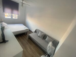 3 bedrooms, iron/ironing board, free WiFi, bed sheets - Family Vacation Apartment Group of Friends (Málaga)