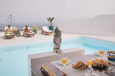 Villa-piscina-privada-agua salada, sauna, jacuzzi privado-vistas mar-A/A