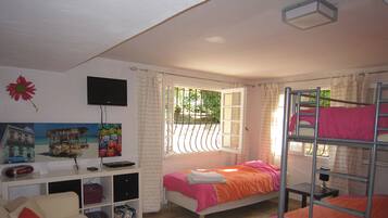 6 bedrooms, in-room safe, iron/ironing board, free WiFi
