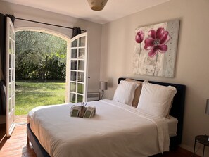 6 bedrooms, in-room safe, iron/ironing board, free WiFi