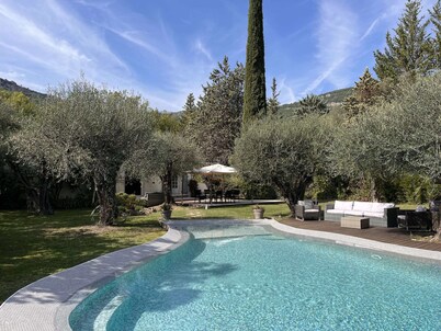 Gorgeous property with character, large garden, large pool, pool heating avail
