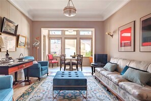 Smart-TV, Bücher, Stereoanlage