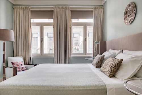 VICTORIA - ELEGANT AND SPACIOUS ART DECO APARTMENT