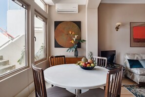 Dining - VICTORIA - ELEGANT AND SPACIOUS ART DECO APARTMENT (Porto)