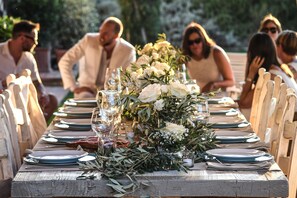 Outdoor banquet area - VILLA IRIS LUXURY SAN GIMIGNANO, 6 EN-SUITE BEDROOMS, SWIMMING POOL, SPA, SAUNA. (San Gimignano)