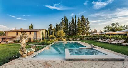 VILLA IRIS LUXURY SAN GIMIGNANO, 6 EN SUITE ROOMS, SWIMMING POOL, SPA, SAUNA.