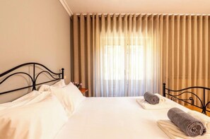 6 slaapkamers, een strijkplank/strijkijzer, gratis wifi, beddengoed