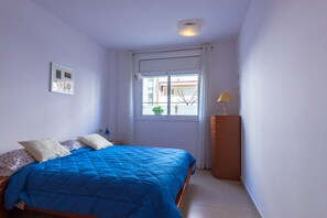 2 bedrooms, travel crib, WiFi, bed sheets