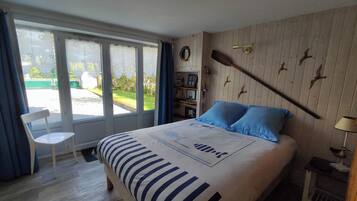 3 bedrooms, iron/ironing board, travel crib, free WiFi