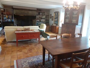 Dining - Quiet and seaside in charming house 3000 m2 park (Créhen)