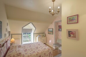 4 bedrooms, iron/ironing board, travel crib, free WiFi