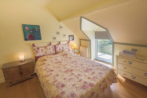 4 bedrooms, iron/ironing board, travel cot, free WiFi