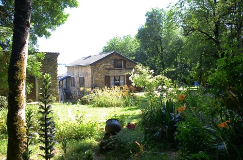 Unforgettable for children: wide open spaces, animals to cuddle, games, wifi