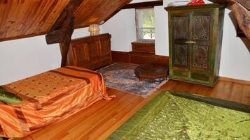 4 bedrooms, iron/ironing board, travel crib, free WiFi