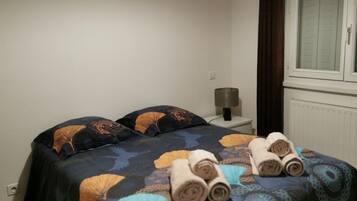 2 bedrooms, iron/ironing board, travel cot, free WiFi