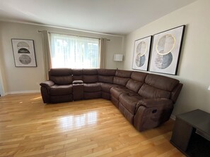 智能電視、DVD 播放機、音響