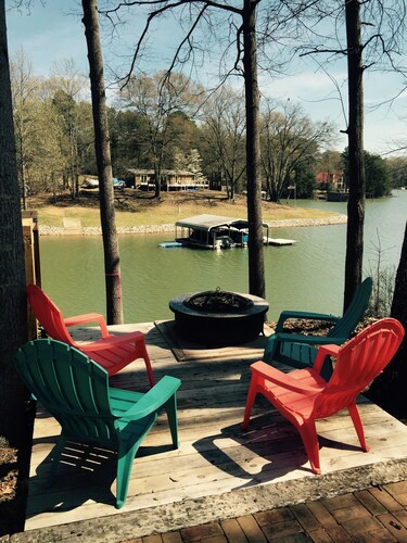 Fantastic house, dock, water toys and hot tub!! Summer dates available!!