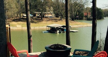 Fantastic house, dock, water toys and hot tub!! Summer dates available!!