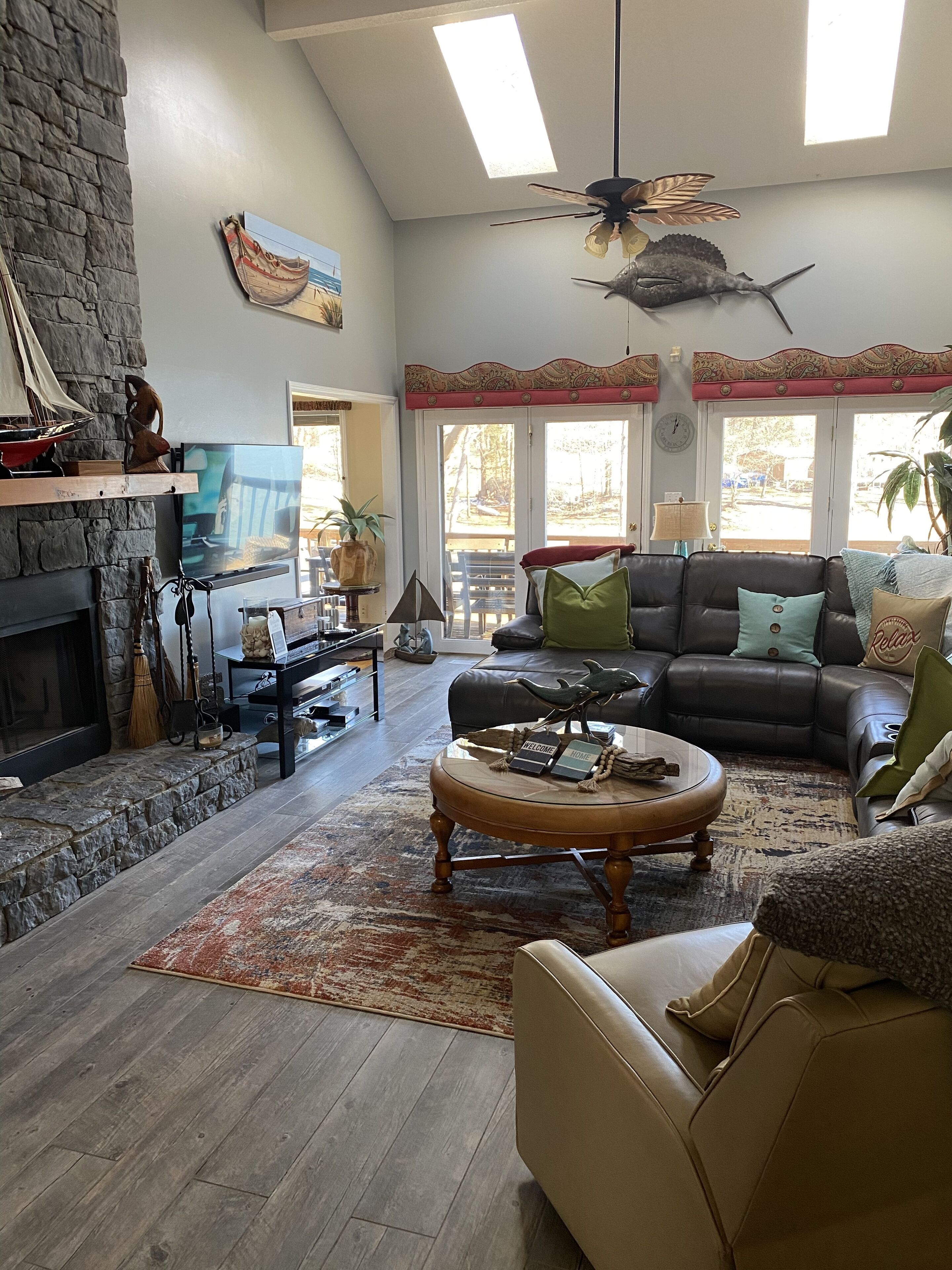 TV, fireplace, video games, DVD player