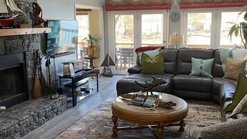 Tv, eldstad, tv-spel och dvd-spelare