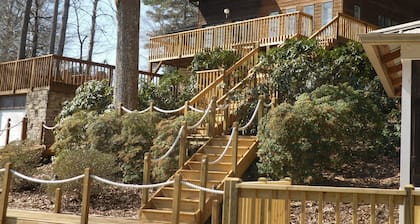 Fantastic house, dock, water toys and hot tub!! Summer dates available!!