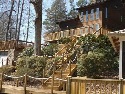 Fantastic house, dock, water toys and hot tub!! Summer dates available!!