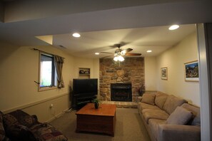 TV, lettore DVD, impianto stereo