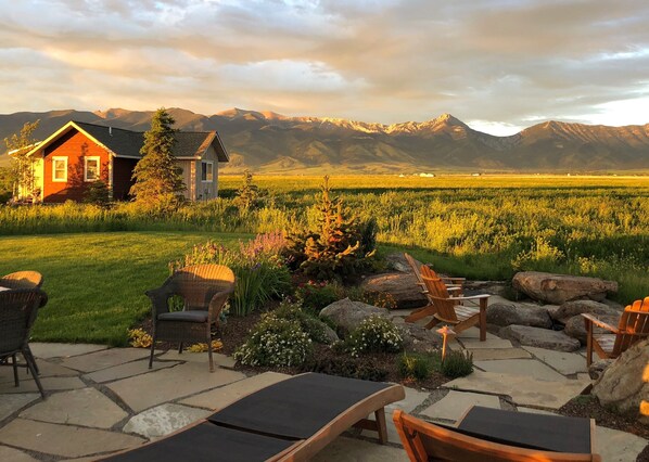 Property grounds - Ross Creek Cabin #3 Spectacular Mountain Views (Belgrade)