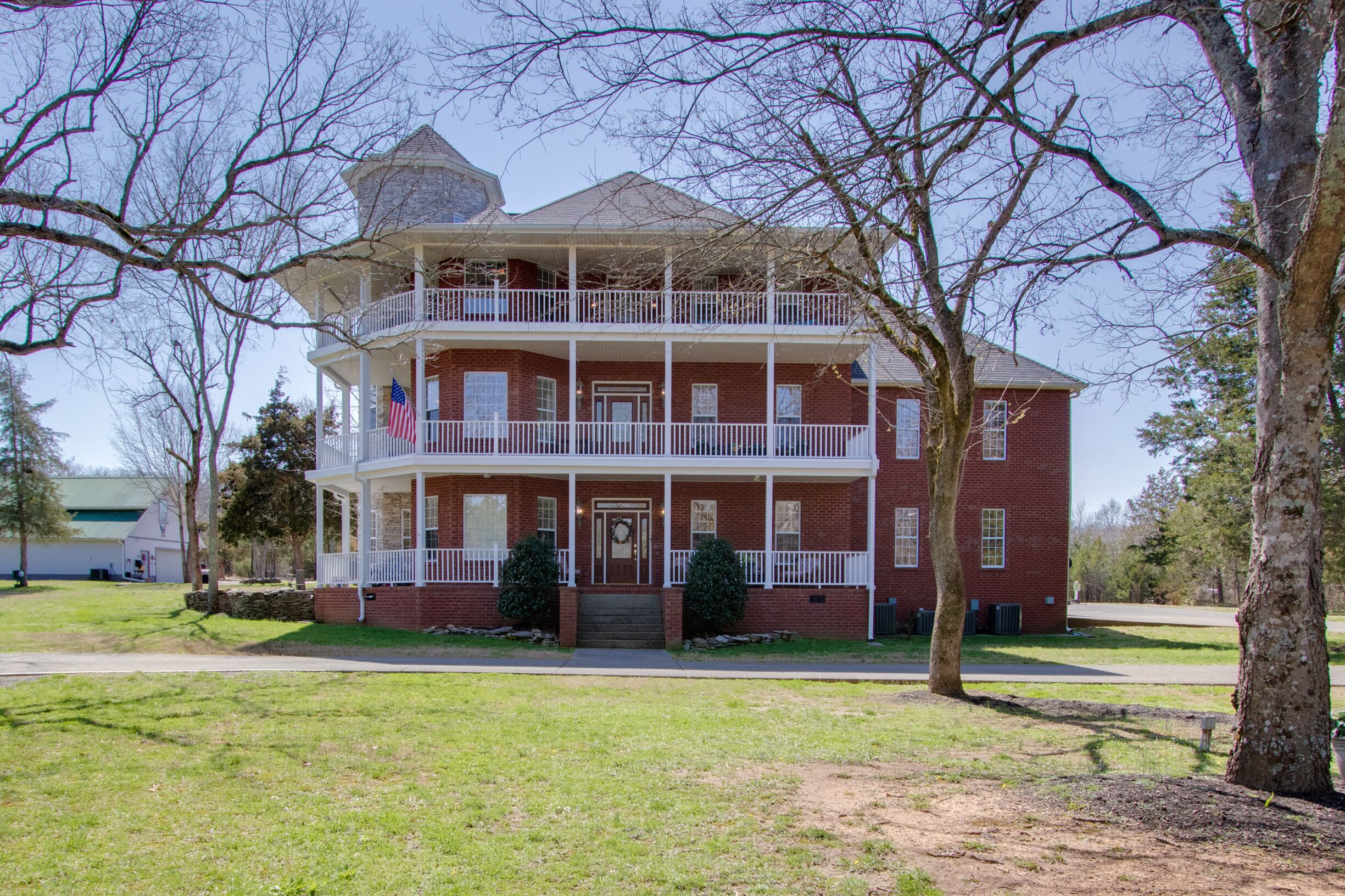 Safe, Clean, Family Oriented Fun Minutes from Nashville