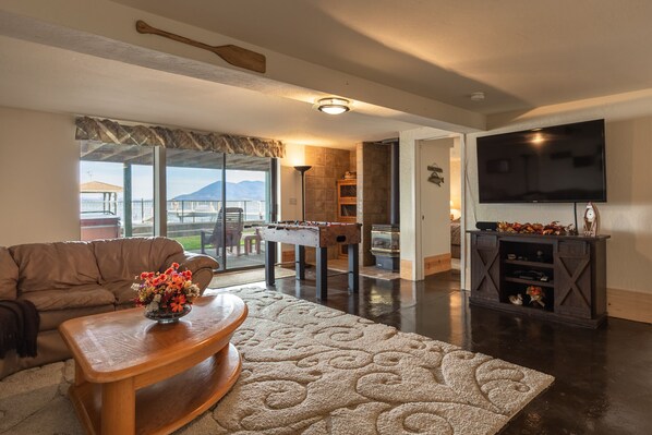 Smart TV, fireplace, video games, DVD player