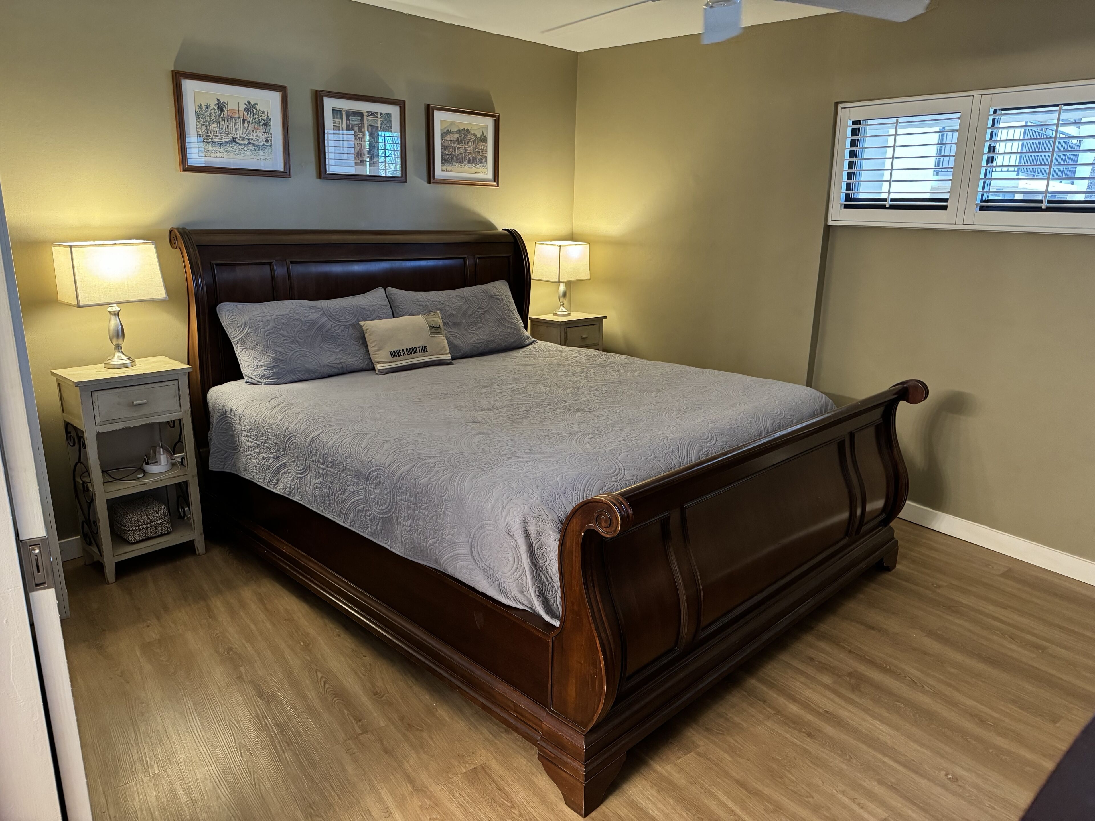 1 slaapkamer, een strijkplank/strijkijzer, gratis wifi, beddengoed