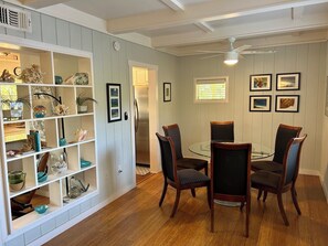 Dining - 5 star Quiet, Comfy Home, Pets OK, Walk DTWN, Trolley to Beach ,Bike Legacy Trl (Sarasota)