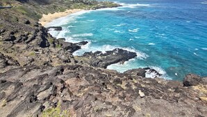 A coastal landscape with rocky terrain and a beach. - High Rise Deluxe Ocean View Free Parking/Wifi in Waikiki 3106 (Honolulu)