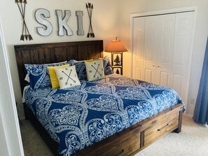 2 bedrooms, iron/ironing board, travel cot, free WiFi - Beautifully Updated - 2 Story, 2 Bed + 2 Bath Condo, Pool, HotTub (Keystone)