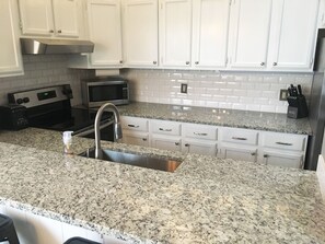 Fridge, microwave, oven, stovetop - Beautifully Updated - 2 Story, 2 Bed + 2 Bath Condo, Pool, HotTub (Keystone)