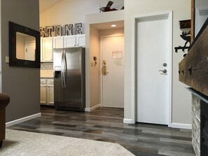 Interior - Beautifully Updated - 2 Story, 2 Bed + 2 Bath Condo, Pool, HotTub (Keystone)