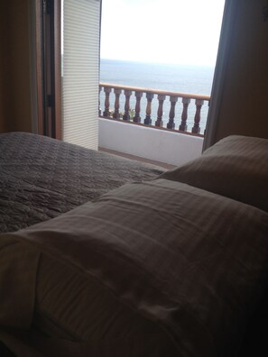 2 bedrooms, iron/ironing board, free WiFi, bed sheets - MAGNIFICENT OCEAN VIEW Hamilton Cove Condo With Golf Cart Included. (Avalon)