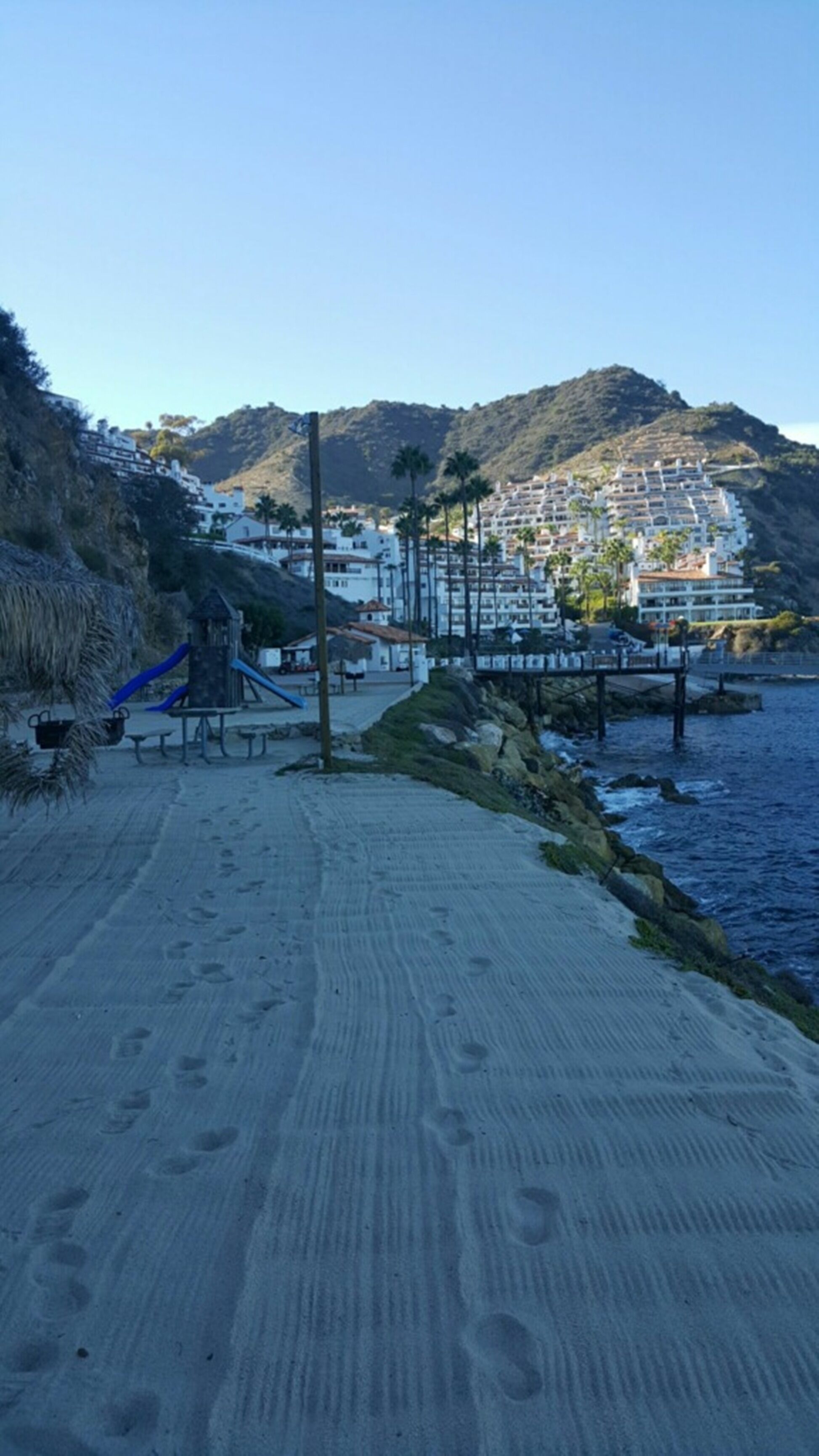 Plage, chaises longues, serviettes de plage