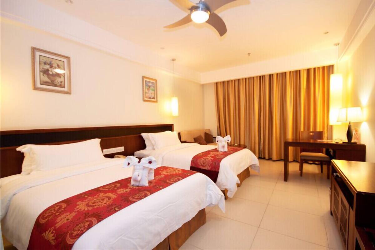Desk, blackout curtains, rollaway beds, free WiFi