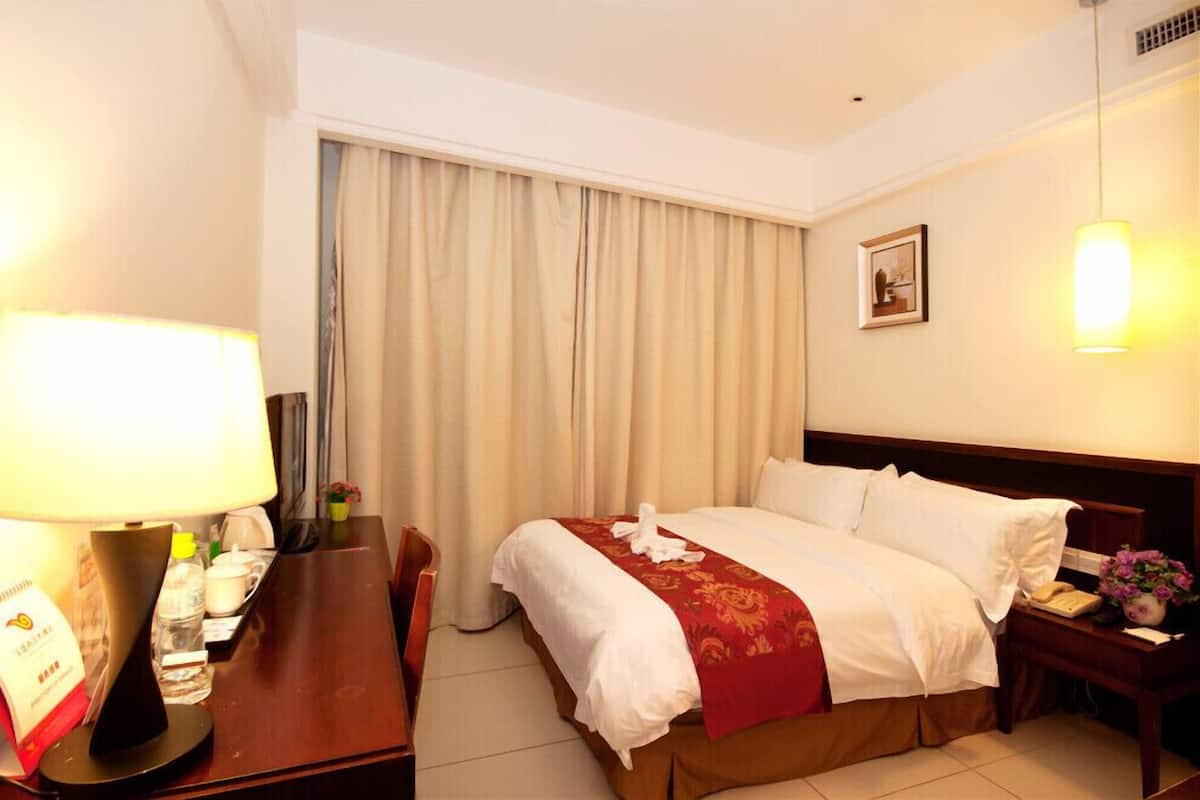Economy-Doppelzimmer | Schreibtisch, Verdunkelungsvorhänge, Zustellbetten, kostenloses WLAN