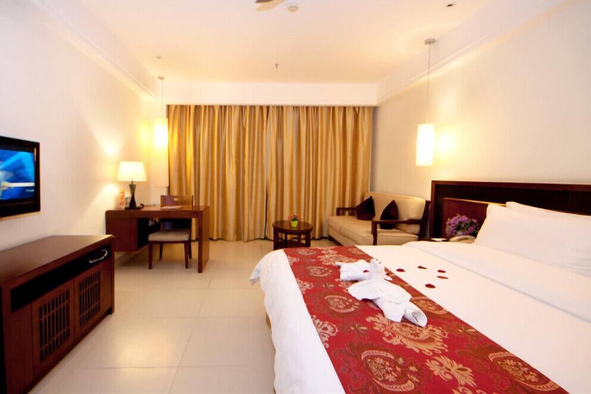 Desk, blackout curtains, rollaway beds, free WiFi