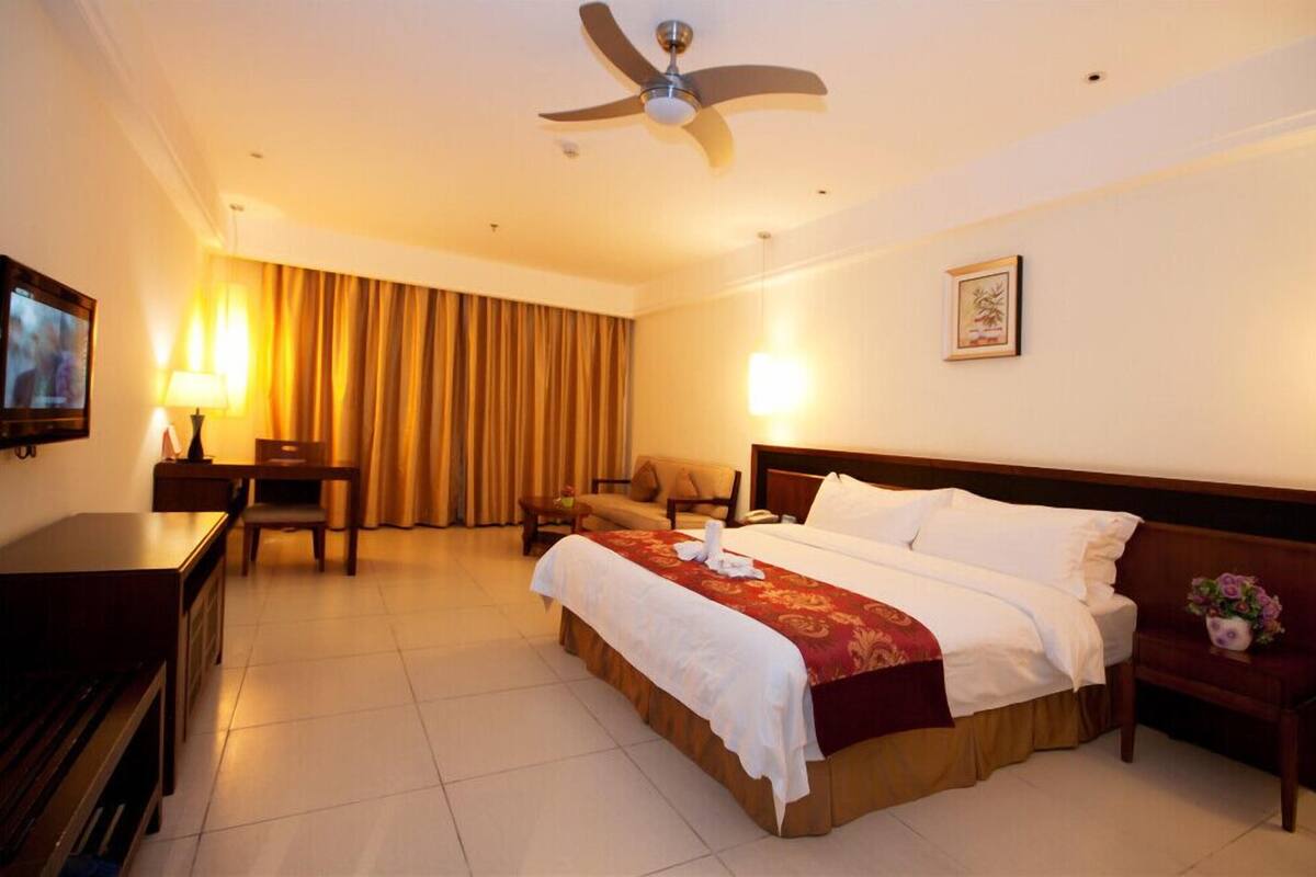 Desk, blackout curtains, rollaway beds, free WiFi