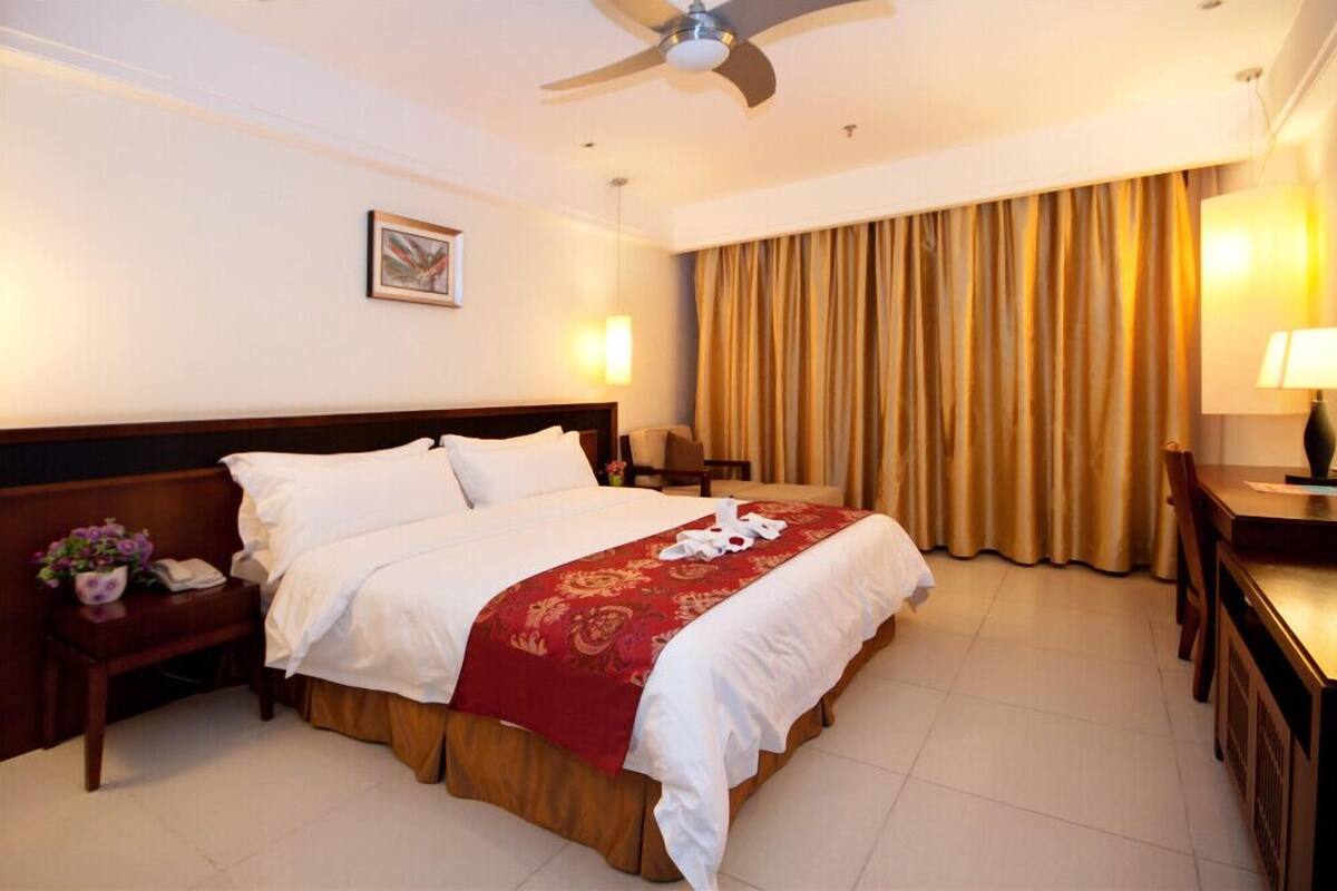 Desk, blackout curtains, rollaway beds, free WiFi
