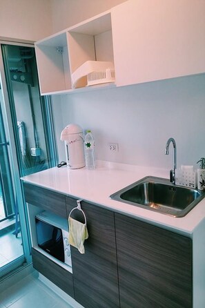 Studio | Eigene Kochnische | Kühlschrank, Mikrowelle, Wasserkocher