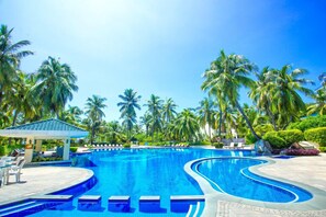 3 outdoor pools, pool loungers - Palm Beach Resort&Spa Sanya (Sanya)