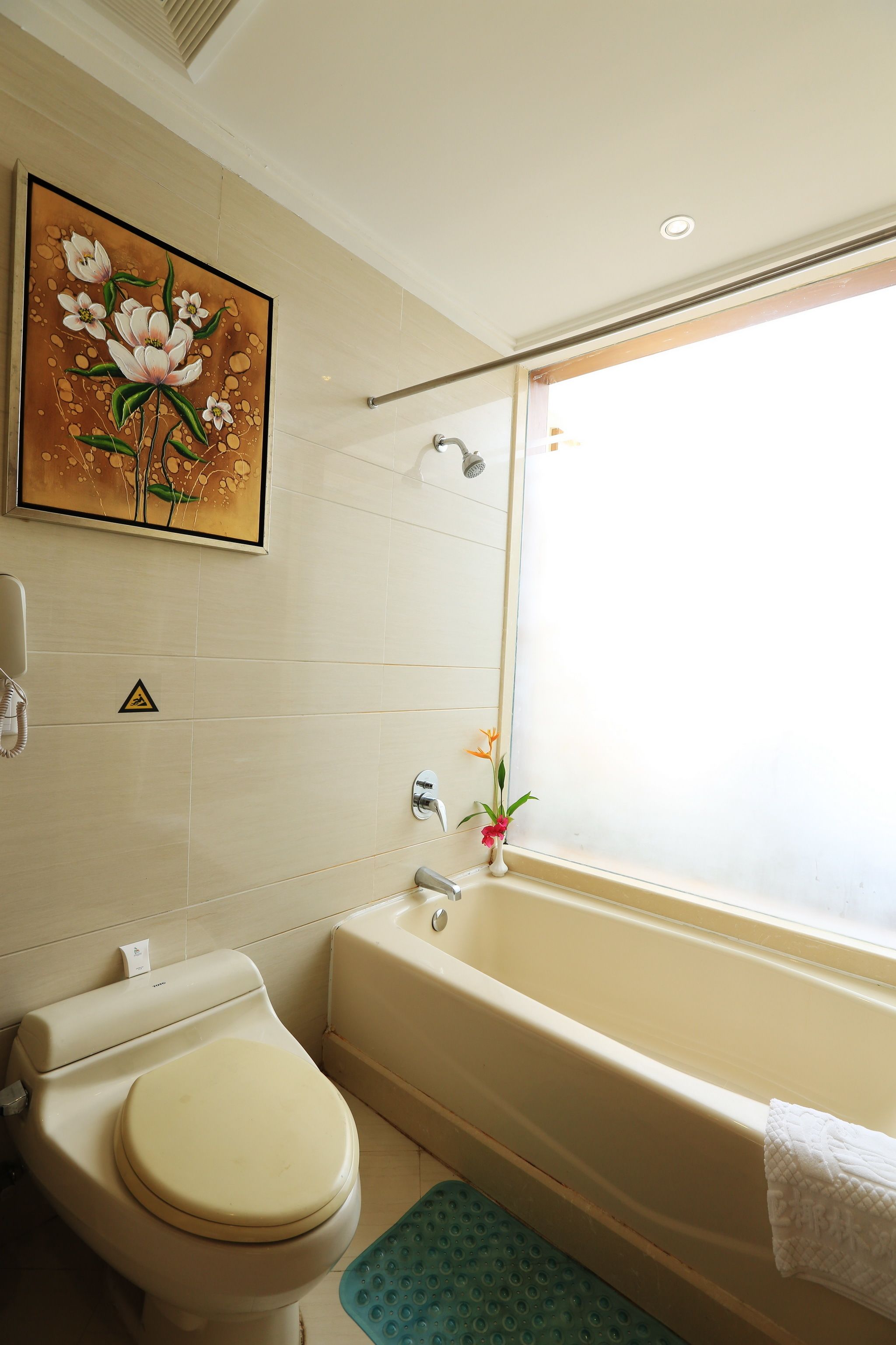 standard double or twin room | deep-soaking bathtub