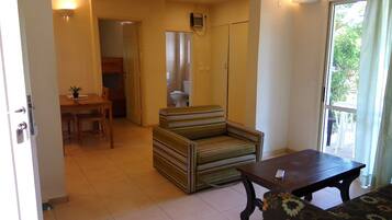 Apartemen, 2 kamar tidur | Ruang keluarga | TV layar datar