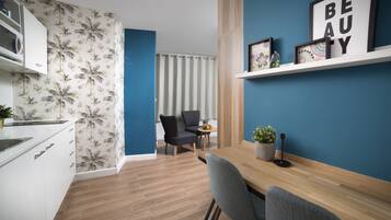 Skrivbord, ljudisolering, strykjÀrn/strykbrÀda och gratis wi-fi